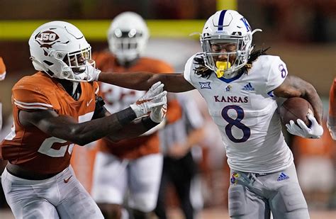 No. 7 Texas Longhorns getting healthier as they face off with TCU Horned Frogs